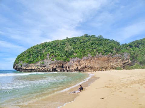 Pantai_Lampuuk.jpg